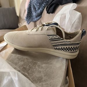 NIB NWT Toms sneakers